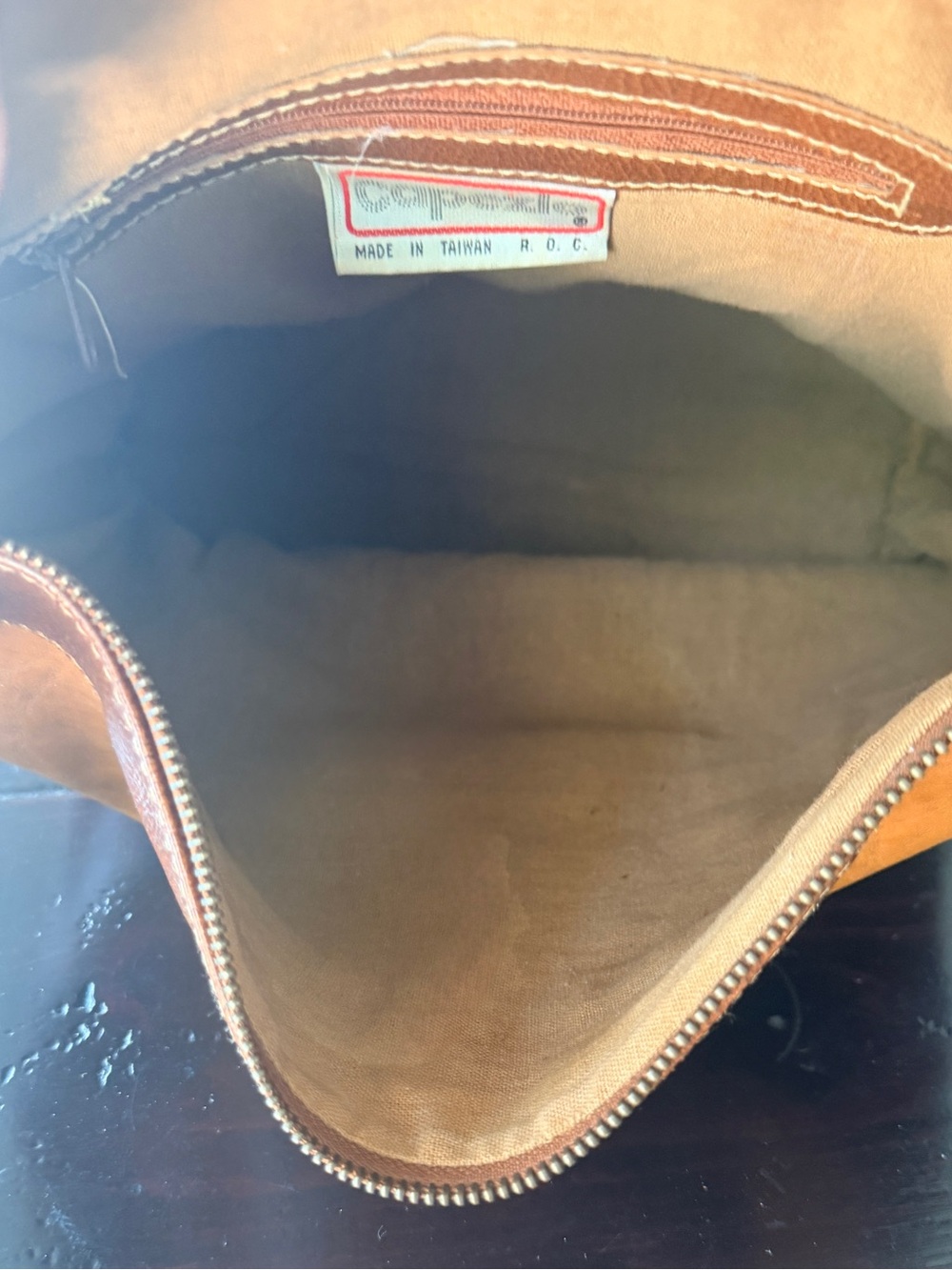 Capezio Two-Tone Vintage
Leather Shoulder Bag/crossbody
|Bronze Hardware | EUC - Picture 10 of 14